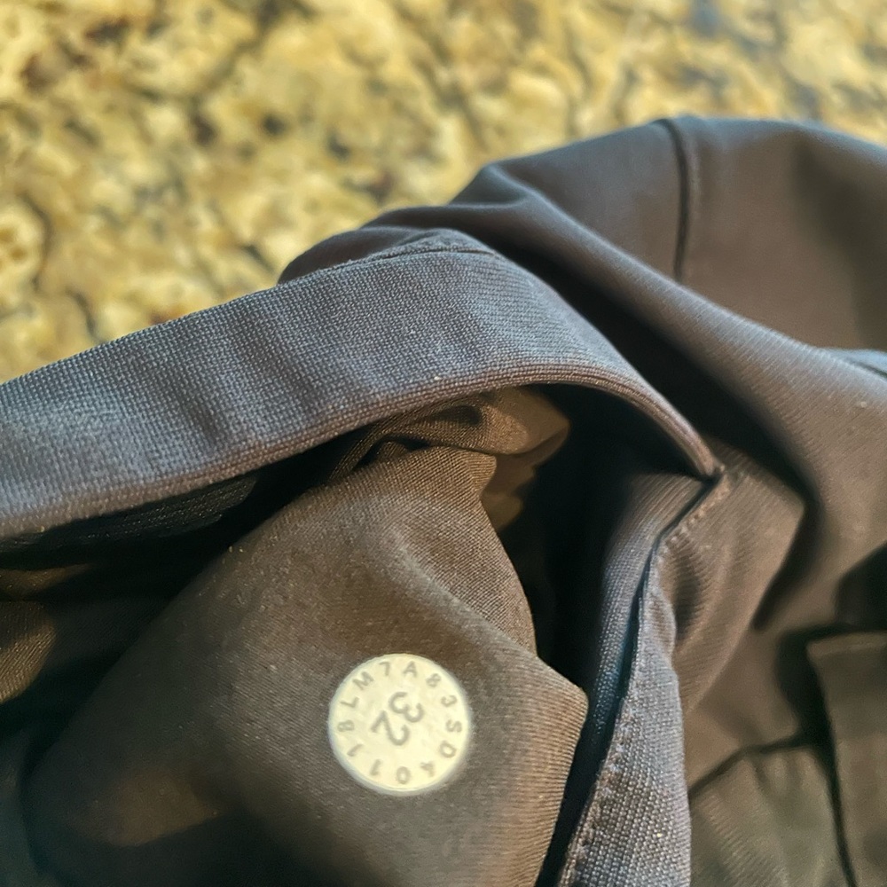 Men’s Lululemon Classic-Fit Shorts 10” - Picture 4 of 4